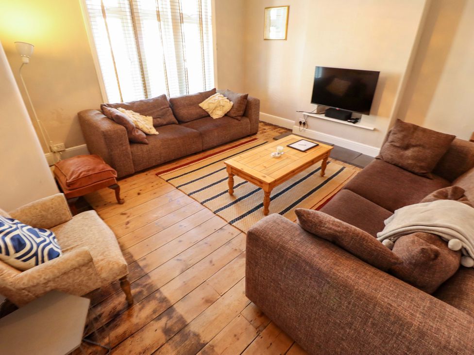 A living room with a coffee table and sofas at Maples in Hunstanton