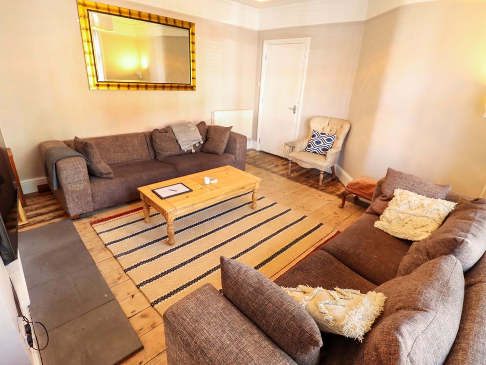 A living room with a coffee table and sofas at Maples in Hunstanton