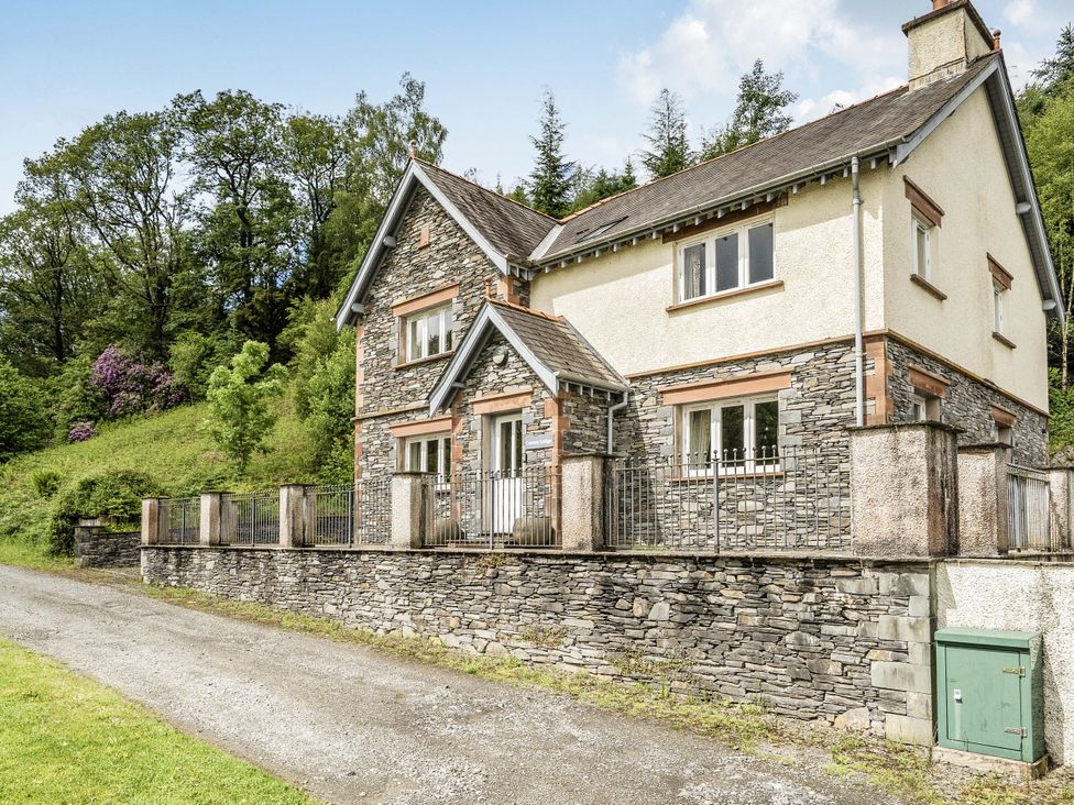 A house with stone facade and windows at Cunsey Lodge at the Graythwaite Estate near Hawkshead