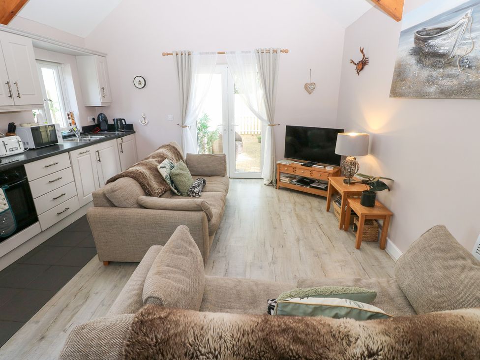 Love Cottage - South Wales - 1061323 - thumbnail photo 5