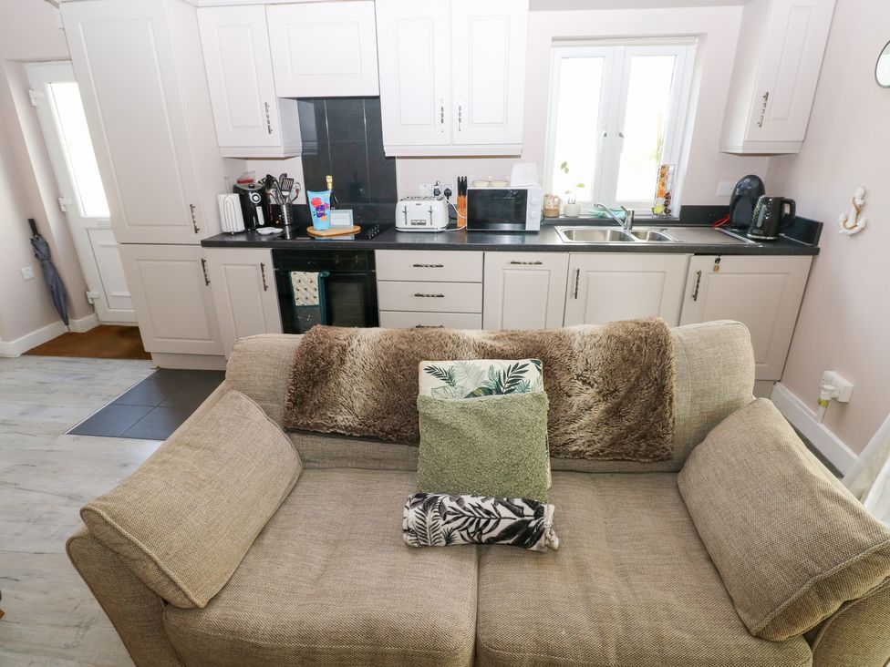Love Cottage - South Wales - 1061323 - thumbnail photo 8
