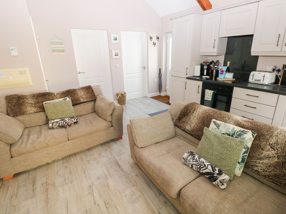 Love Cottage - South Wales - 1061323 - thumbnail photo 9