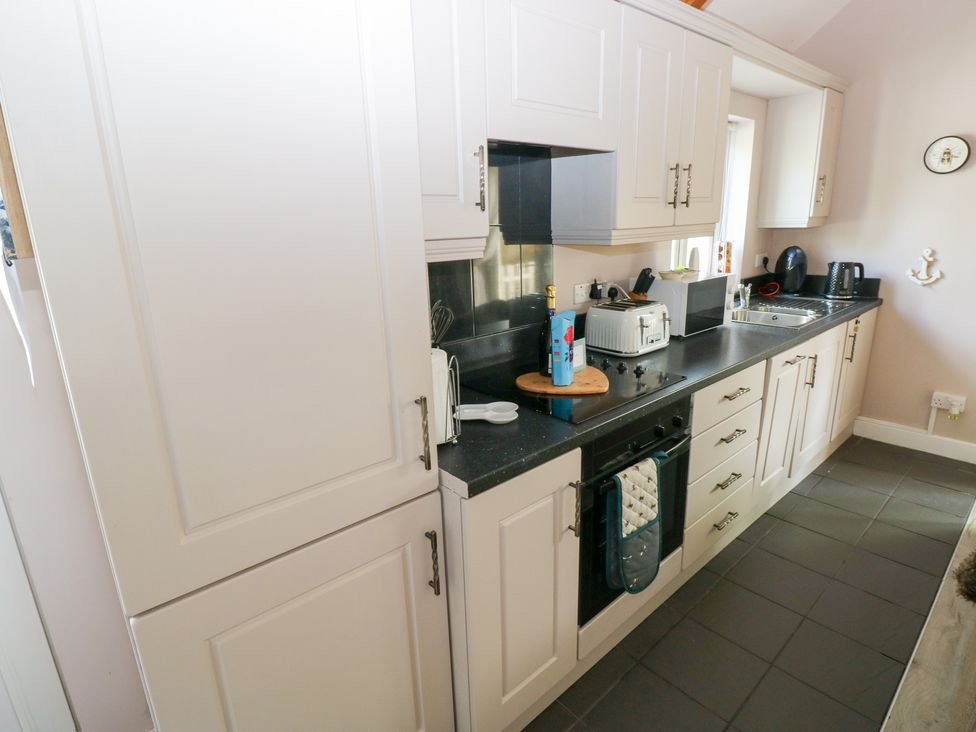 Love Cottage - South Wales - 1061323 - thumbnail photo 10