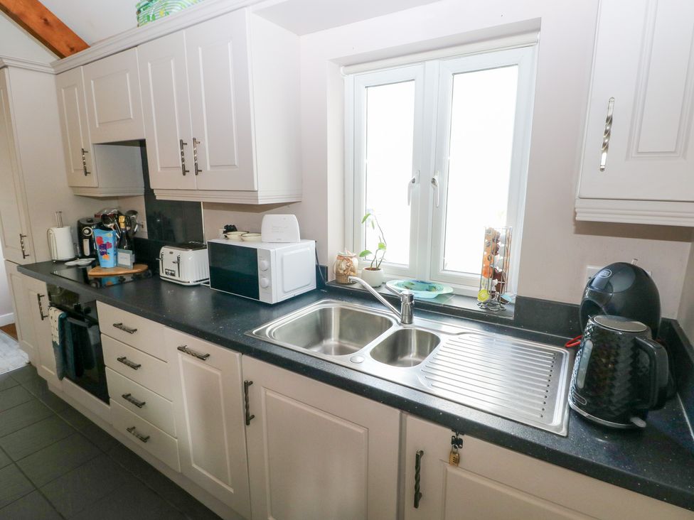 Love Cottage - South Wales - 1061323 - thumbnail photo 11
