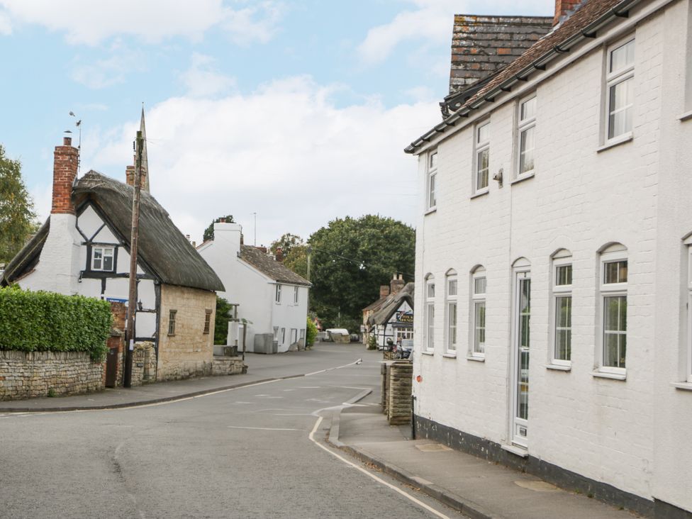 The Coach House Apartment - Cotswolds - 1061403 - thumbnail photo 24