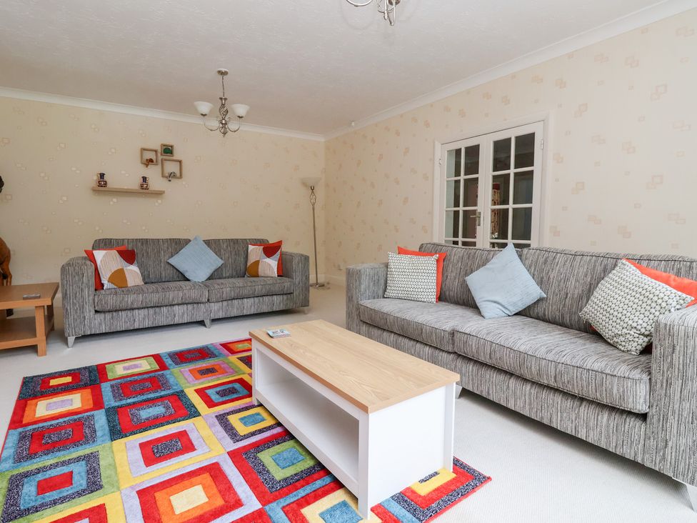 A living room with sofas and a coffee table at Raincliffe Manor in Scarborough