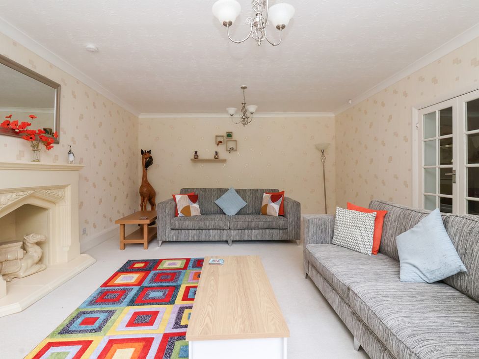 A living room with sofas and a coffee table at Raincliffe Manor in Scarborough