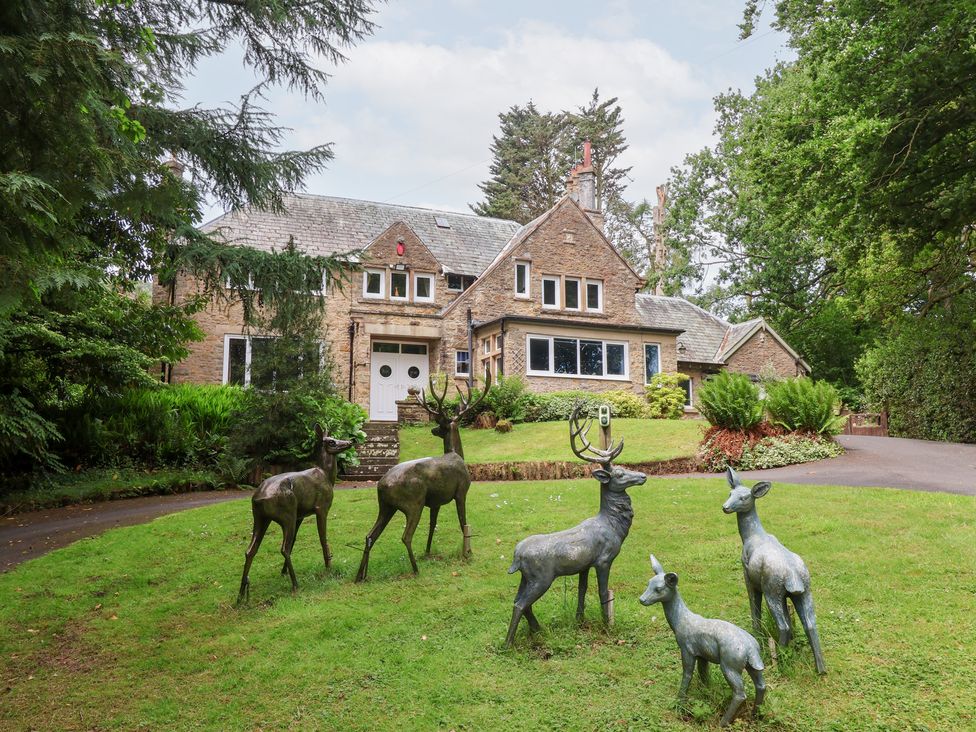 A house with deer statues in the front yard at Raincliffe Manor in Scarborough