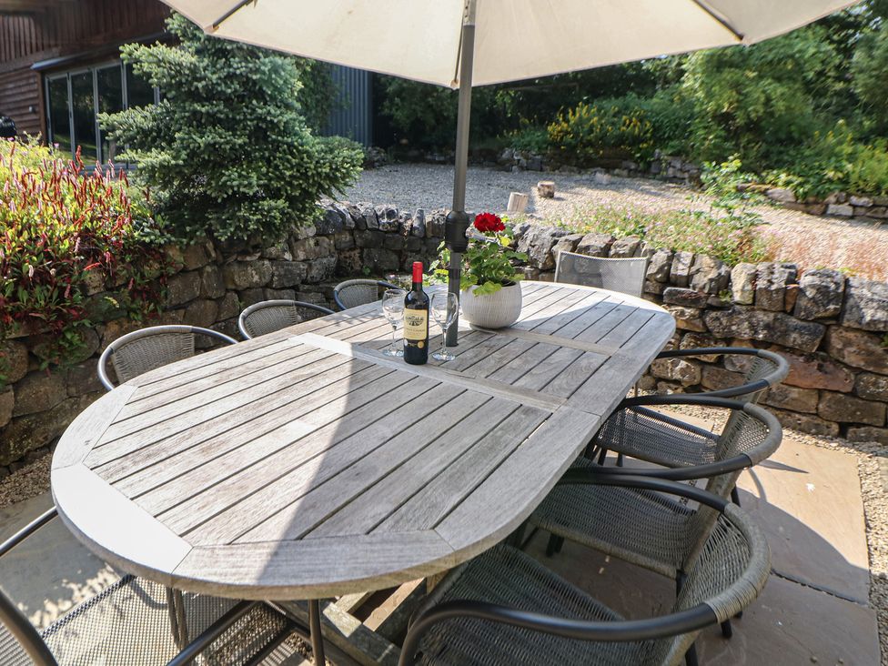 An outdoor seating area with a table and chairs at Green Farm Stables Hognaston near Carsington Water