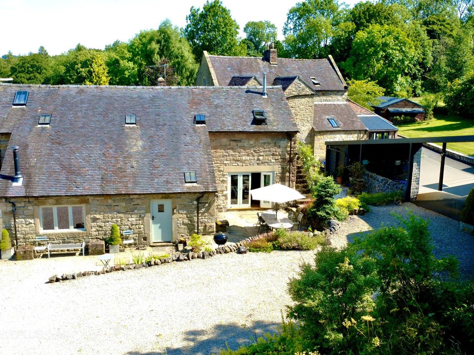 A house with patio and garden at Green Farm Stables in Hognaston near Carsington Water