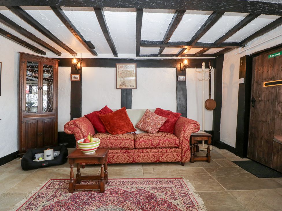 A living room with a sofa and coffee table at Avonmede in Tewkesbury