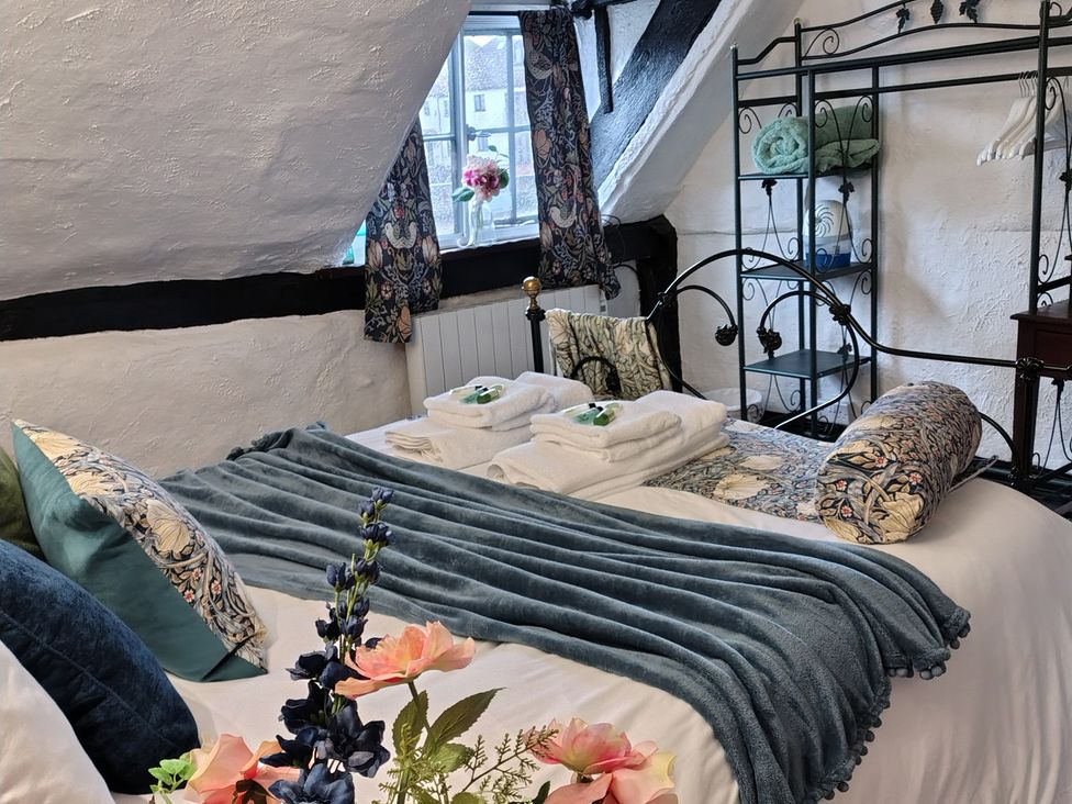 A bedroom with a bed and towels at Avonmede Tewkesbury