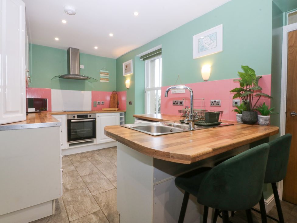 A kitchen with a sink and stove at Tregynrig Bach in Cemaes Bay
