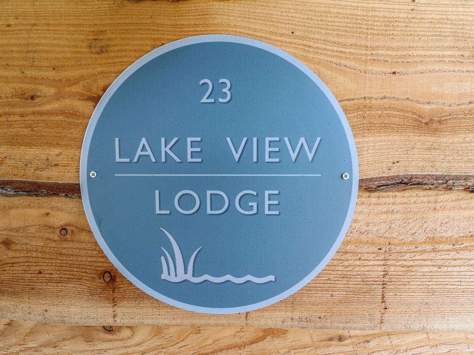 Lake View Lodge - Lincolnshire - 1065942 - thumbnail photo 3