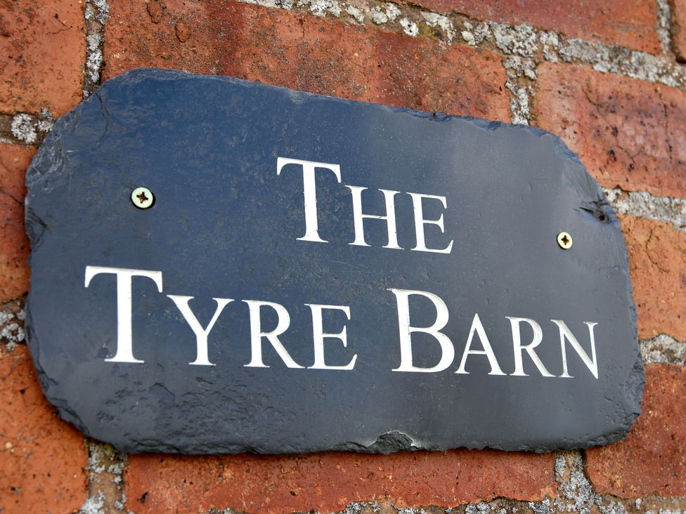 The Tyre Barn - Shropshire - 1066190 - thumbnail photo 12