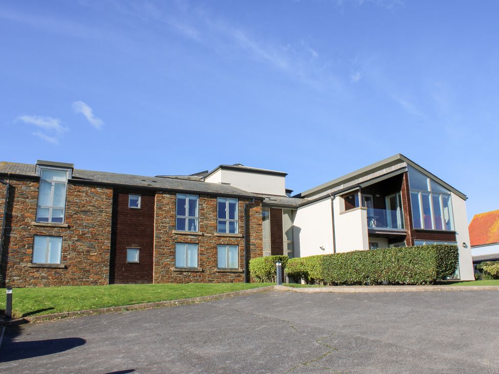 An exterior view of a building at 10 Oceans Edge in Thurlestone