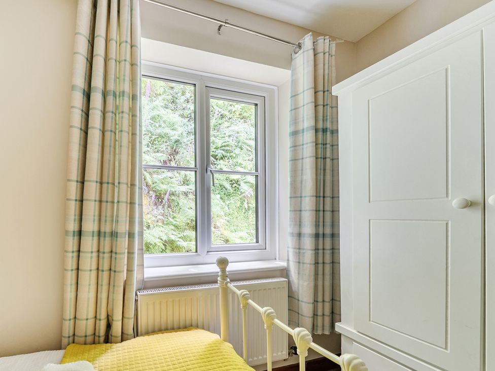 A bedroom with a window and a bed at Tyn Y Ffynnon in Betws-Y-Coed