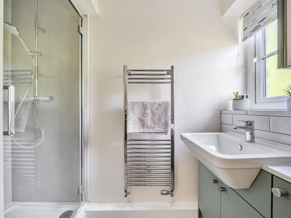 A bathroom with a shower and wash basin at Tyn Y Ffynnon in Betws-Y-Coed