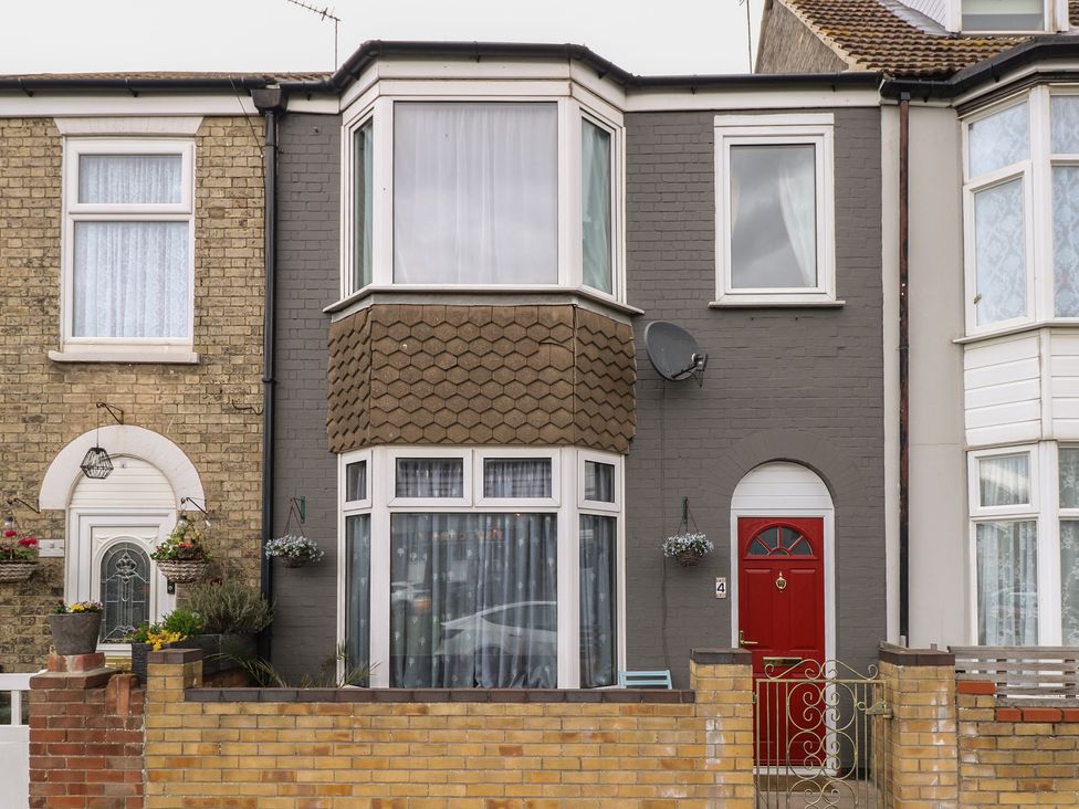 A house with a red door and windows at 4 Trafalgar Square Great Yarmouth
