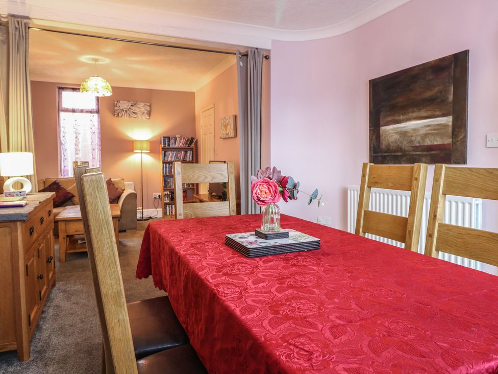 A dining room with a table and chairs at 4 Trafalgar Square Great Yarmouth