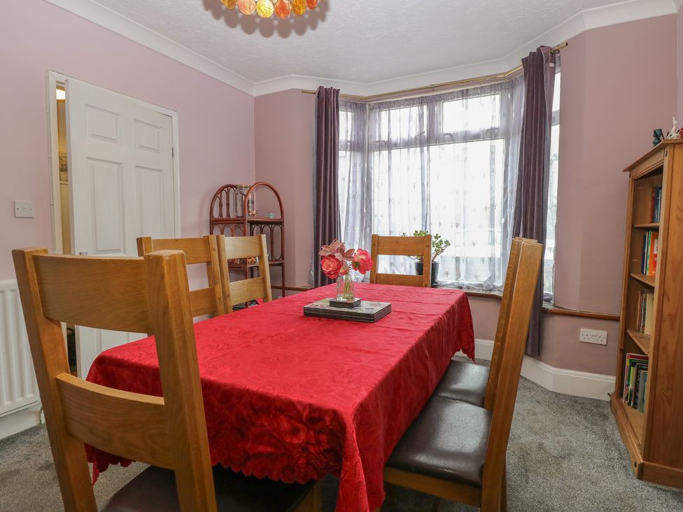 A dining room with a table and chairs at 4 Trafalgar Square in Great Yarmouth