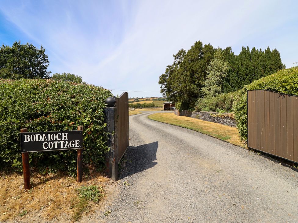 A gravel driveway with a sign for Bodaioch Cottage at Trefeglwys near Caersws