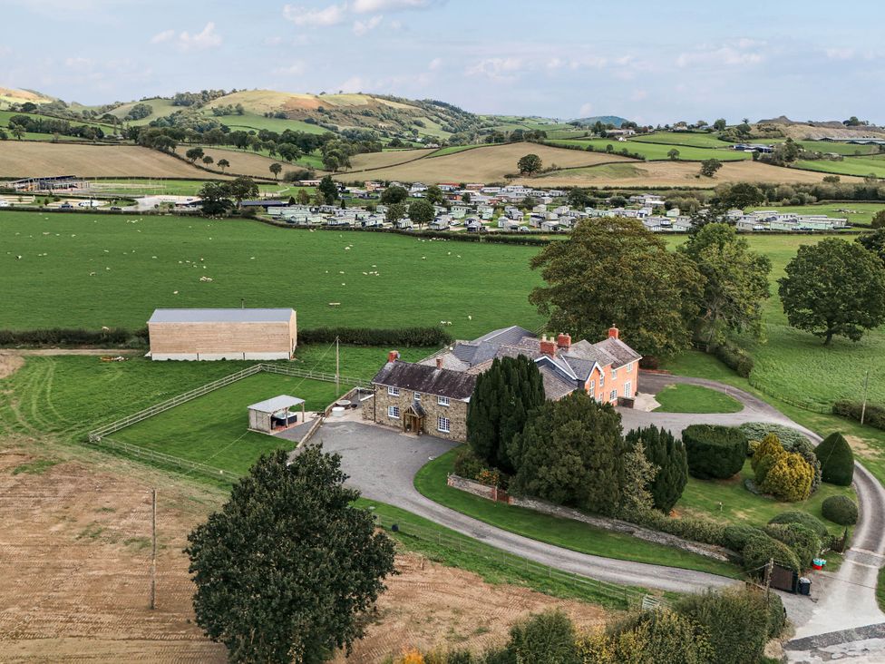 An outdoor view of a house and farmland at Bodaioch Cottage in Trefeglwys near Caersws