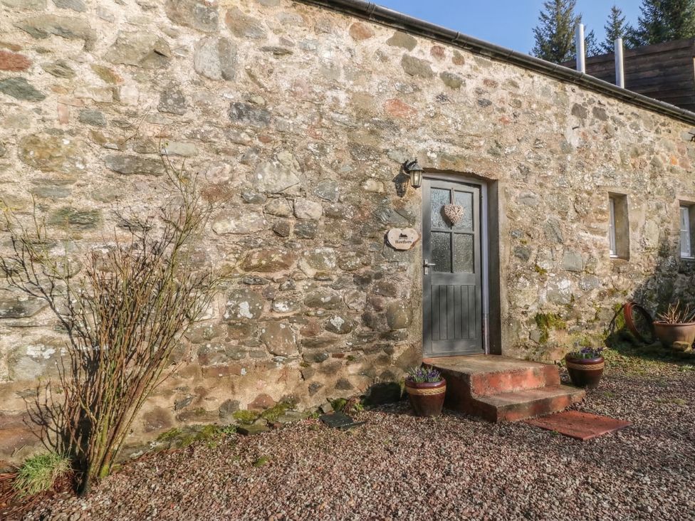 An entrance with stone wall and door at Hawthorn near Killean Farmhouse Cottages