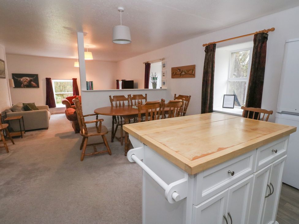 A dining area with table and chairs at Hawthorn Killean Farmhouse Cottages near Inveraray