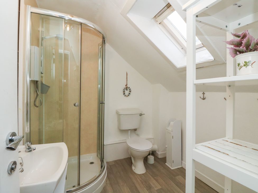A bathroom with a shower, toilet, and sink at Hawthorn near Killean Farmhouse Cottages