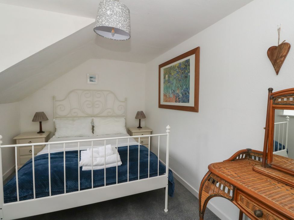 A bedroom with a bed and vanity at Holly Cottage near Killean Farmhouse Cottages