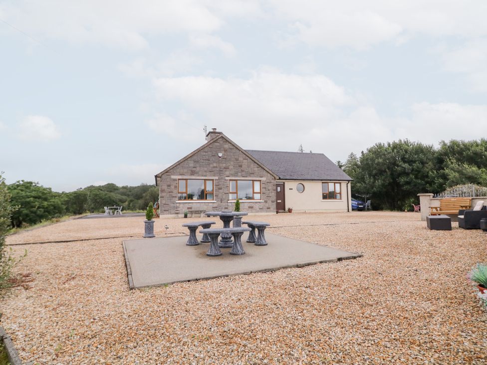 A house with a gravel area and seating at Ard na Gréine, Glenties, County Donegal