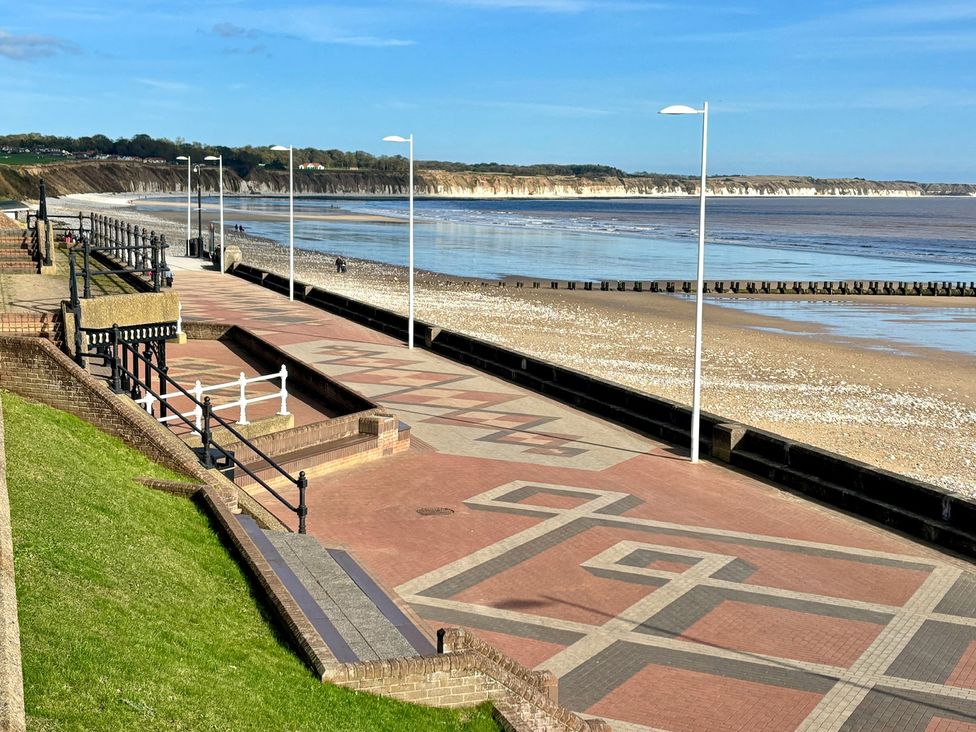 A beach with a promenade and lighting poles at Bobbies' Retreat, 20 High Street, Bridlington