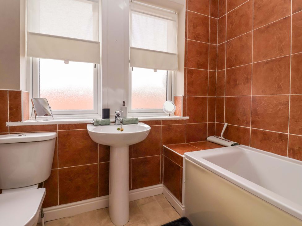 A bathroom with a sink, toilet, and bathtub at 8 Williamson Drive in Ripon