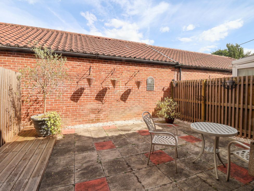 A garden with a table and chairs at 8 Williamson Drive, Ripon