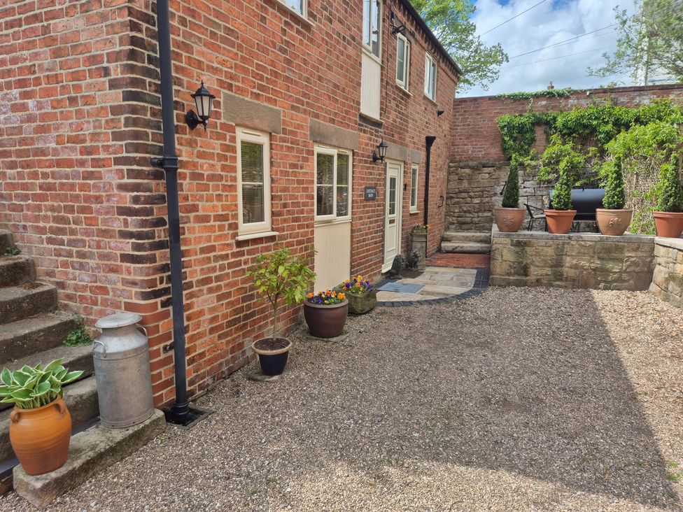 An outdoor area with plants and steps at Chestnuts Barn in Holbrook, Derbyshire