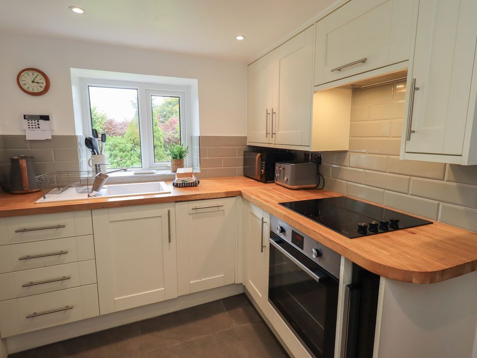 A kitchen with a sink and appliances at Green Stile Cottage in Bowness-On-Windermere