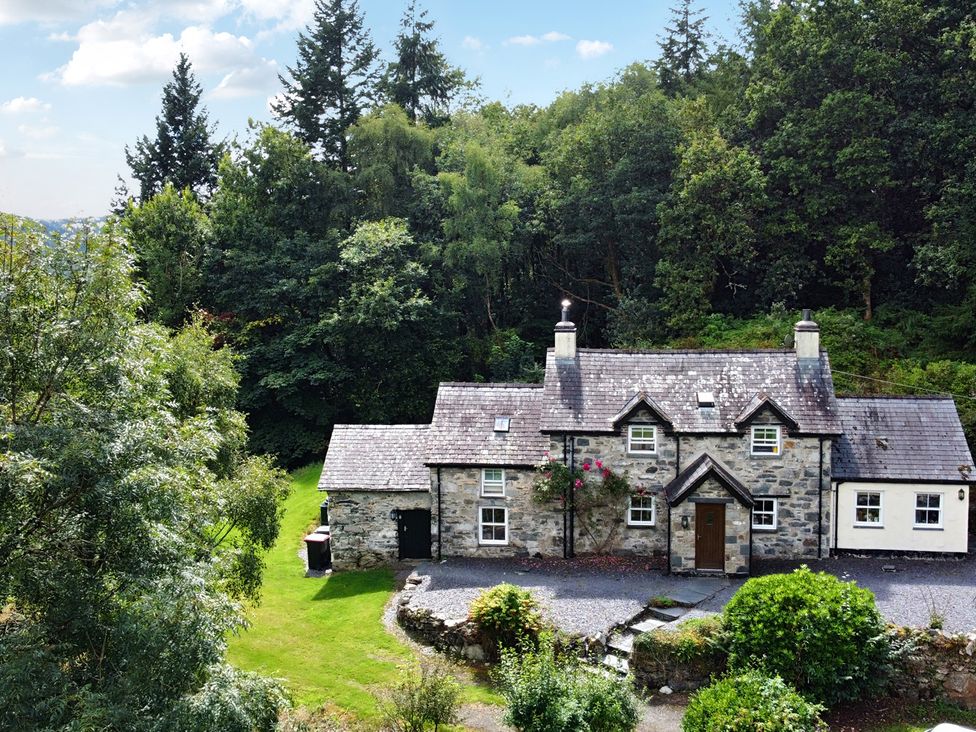 A house surrounded by trees and garden at Greffyn in Betws-Y-Coed