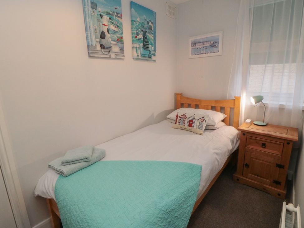 A bedroom with a single bed and bedside table at 17 Costa Way in Pickering