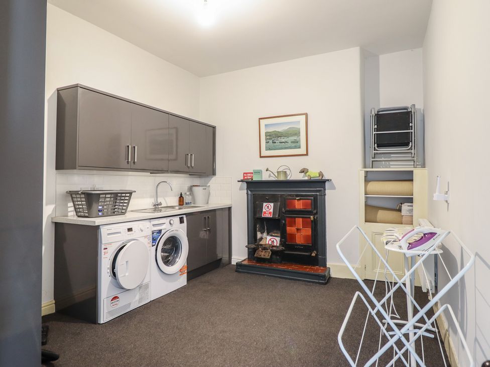 A laundry room with washing machine and dryer at 5 Porkington Terrace Barmouth