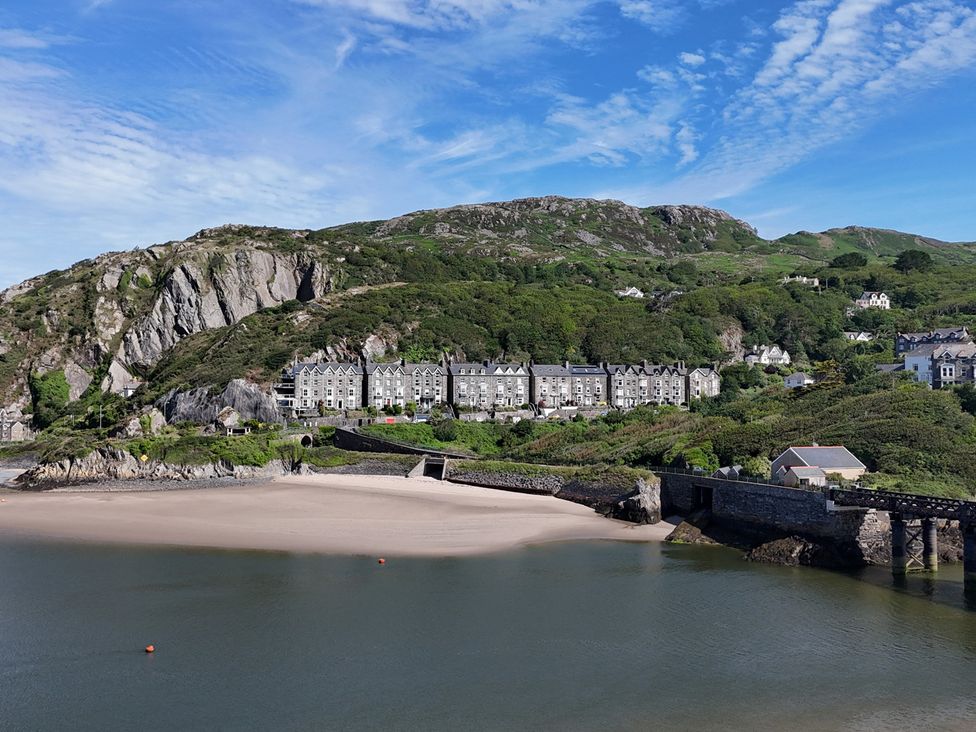 A beach with hotel buildings beside water at 5 Porkington Terrace Barmouth