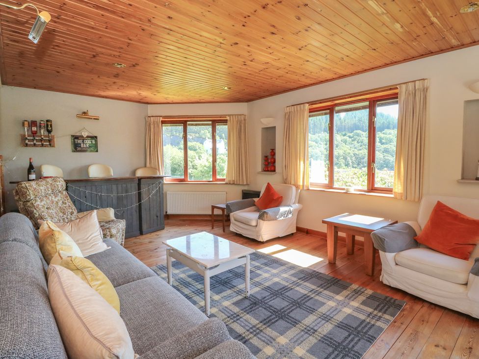 A living room with a sofa and coffee table at Allt An Dorran in Salen