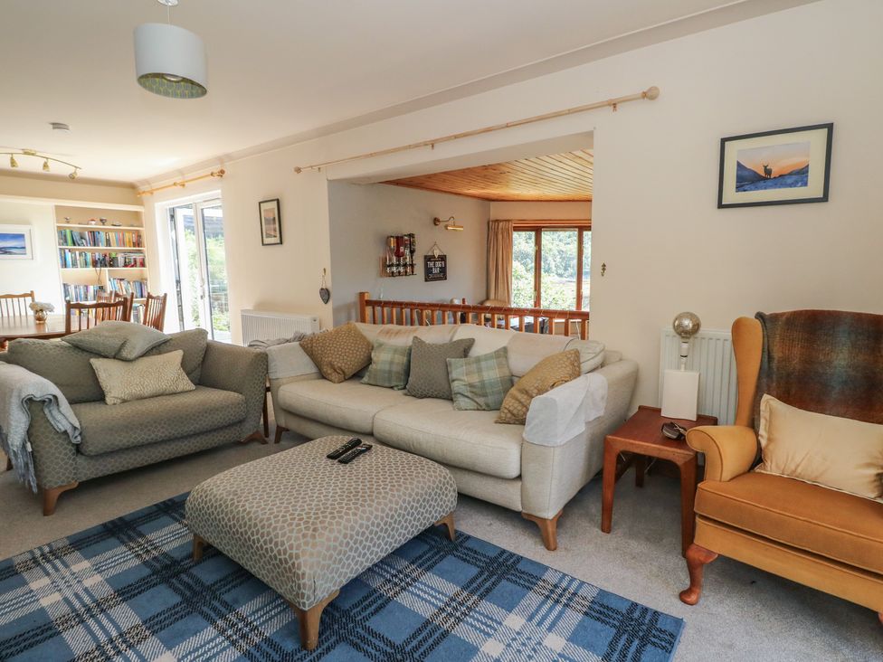 A living room with sofas and a dining area at Allt An Dorran in Salen