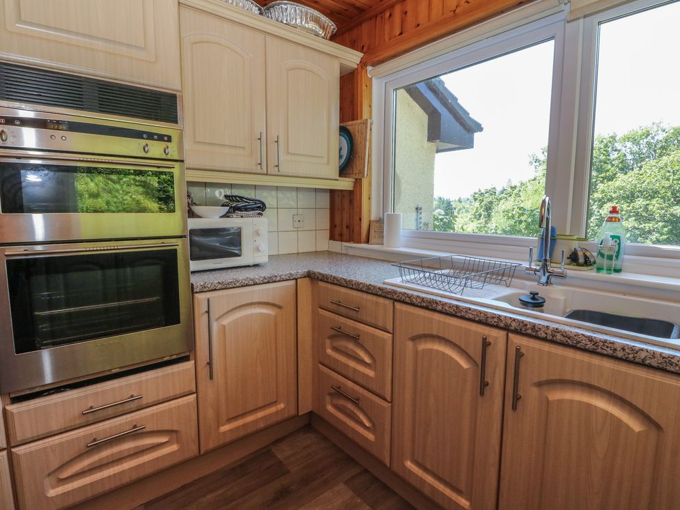 A kitchen with an oven, microwave, sink and cabinets at Allt An Dorran in Salen