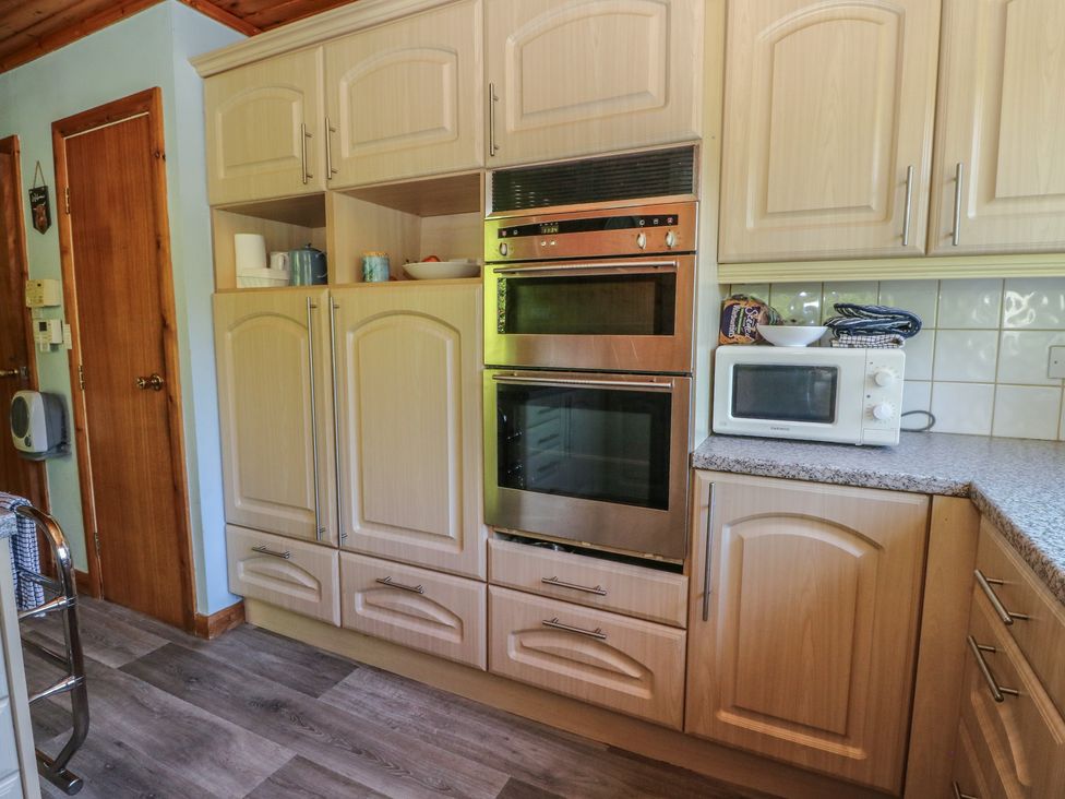 A kitchen with cabinets and appliances at Allt An Dorran in Salen