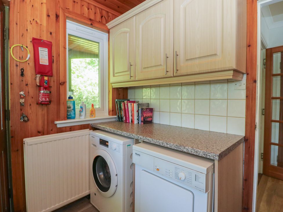 A laundry room with a washing machine and dryer at Allt An Dorran in Salen
