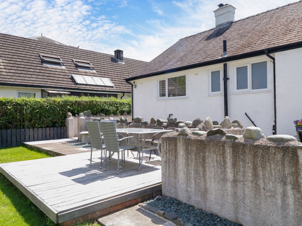 An outdoor seating area with a table and chairs at Driftwood Cottage in Keswick