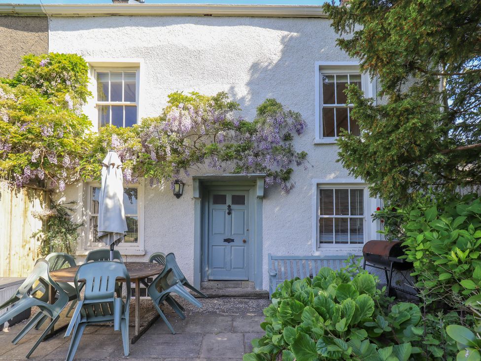 An outdoor area with a table and chairs at Bridge End Cottage in Haverthwaite near Cartmel