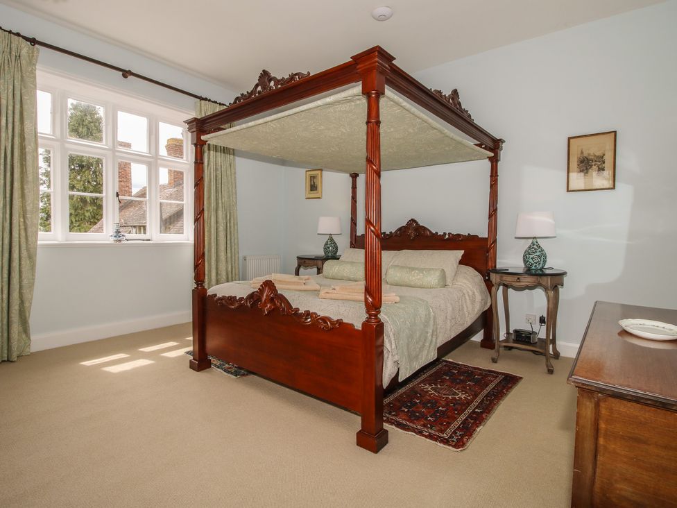 A bedroom featuring a four-poster bed and bedside tables at The Butler’s Quarters in Bourton near Much Wenlock