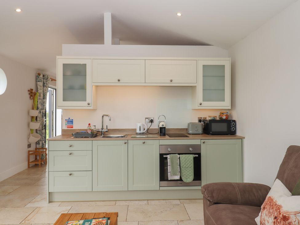 A kitchen with units and appliances at The Pennymoor in Cadeleigh near Tiverton